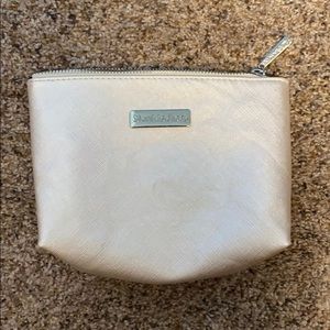 Cosmetic bag